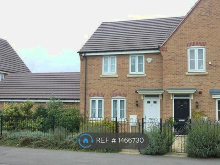 3 Bedroom Semi-Detached House To Rent In Sandy Lane, Farnborough, GU14