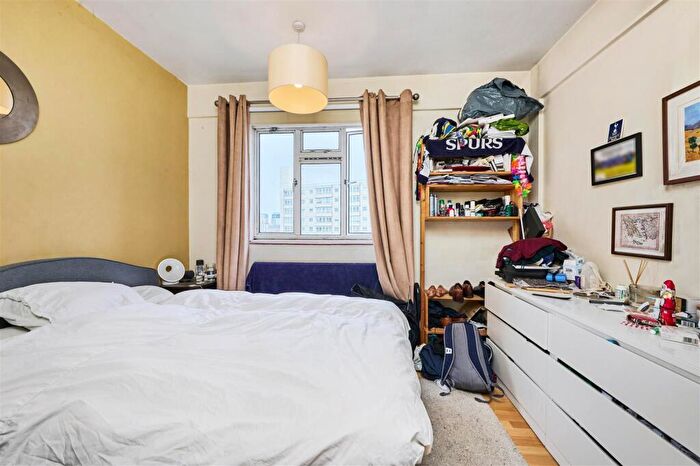 2 Bedroom Flat For Sale In Rawson Street, London, SW11