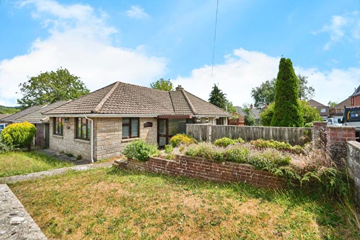 3 Bedroom Bungalow For Sale In Wykeham Road, Newport, Isle Of Wight, PO30