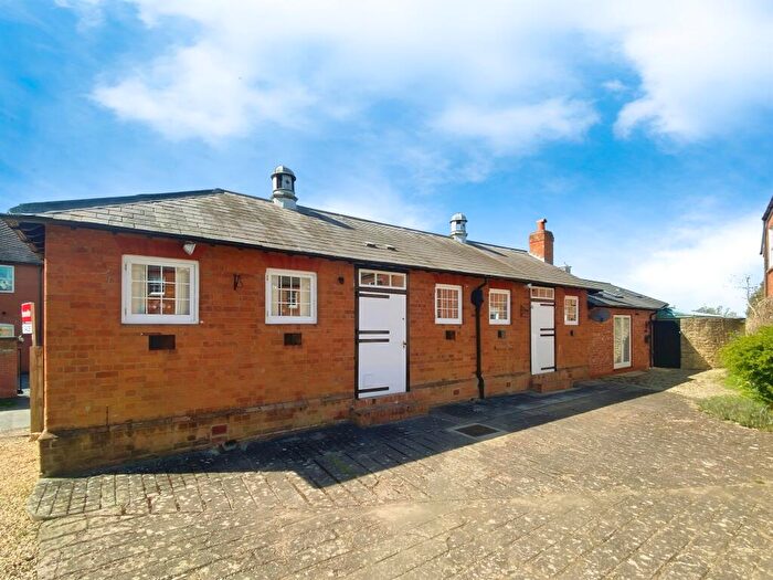 3 Bedroom Detached Bungalow For Sale In The Bull Ring, Harbury, Leamington Spa, CV33