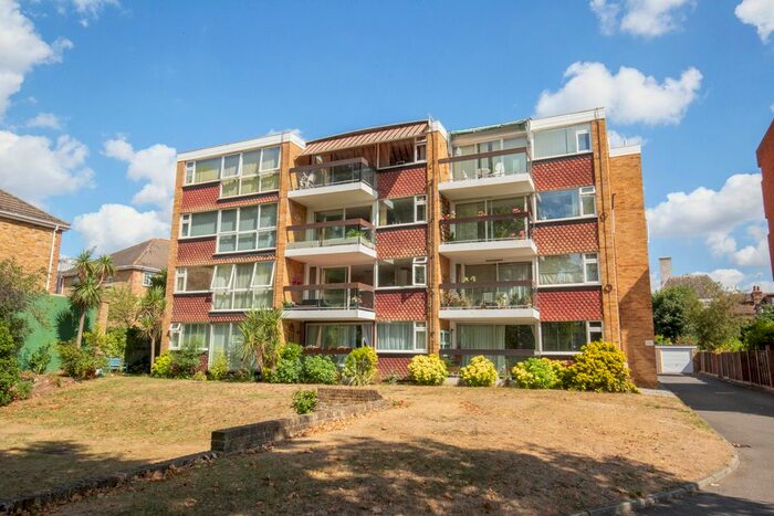 2 Bedroom Flat To Rent In Portsmouth Road, Kingston Upon Thames, KT1