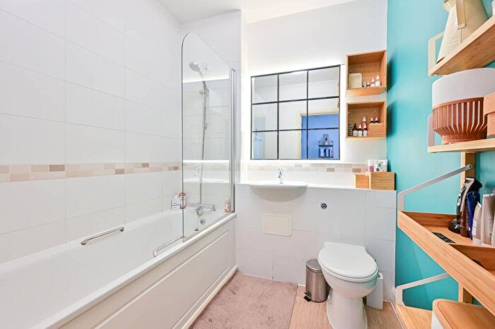 1 Bedroom Flat For Sale In Mantle Road, Brockley, London, SE4