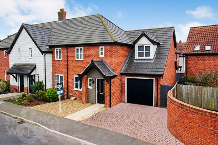 3 Bedroom End Of Terrace House For Sale In Potters Way, Poringland, Norwich, NR14