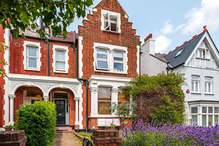 2 Bedroom Flat For Sale In Onslow Gardens, Muswell Hill, London, N10