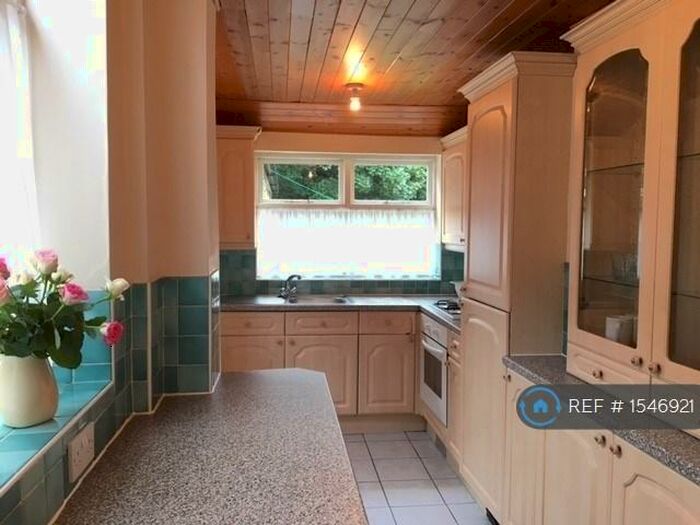 4 Bedroom Semi-Detached House To Rent In Finchley Road, Manchester, M14