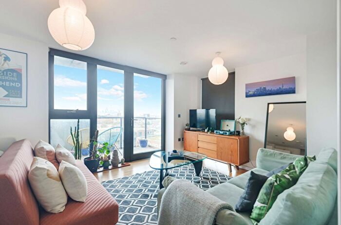 2 Bedroom Flat For Sale In Parkside Avenue, London, SE10