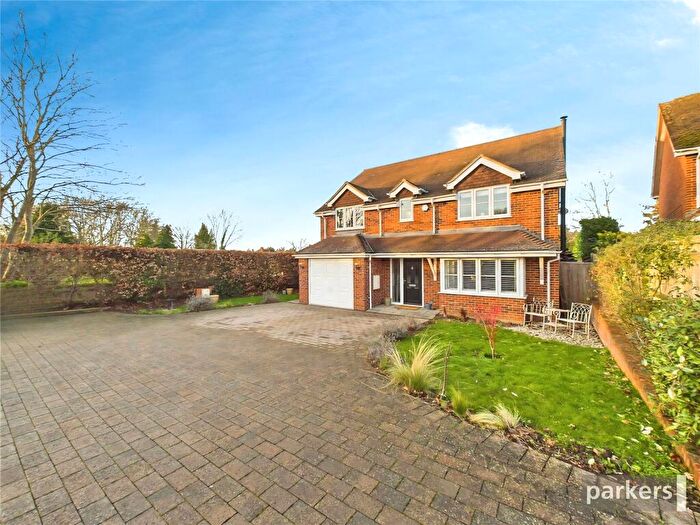 4 Bedroom Detached House For Sale In Erleigh Court Drive, Earley, Reading, Berkshire, RG6