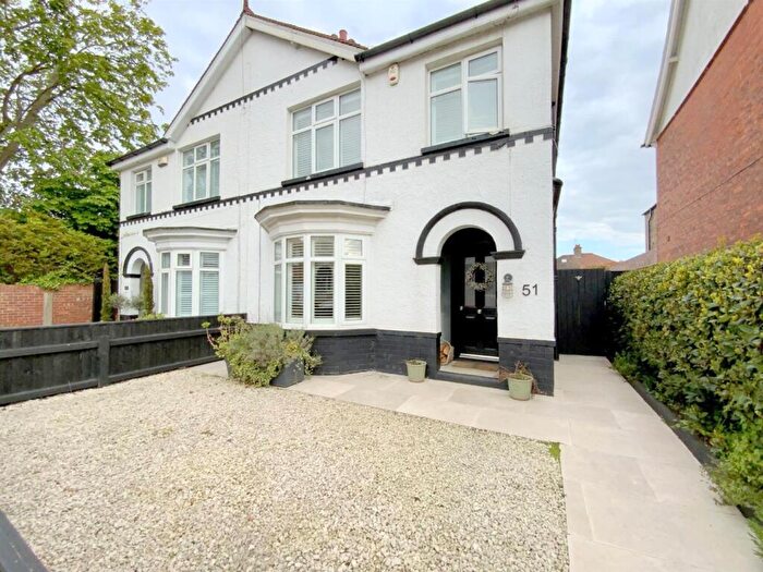 3 Bedroom Semi-Detached House For Sale In Bradford Avenue, Cleethorpes, DN35