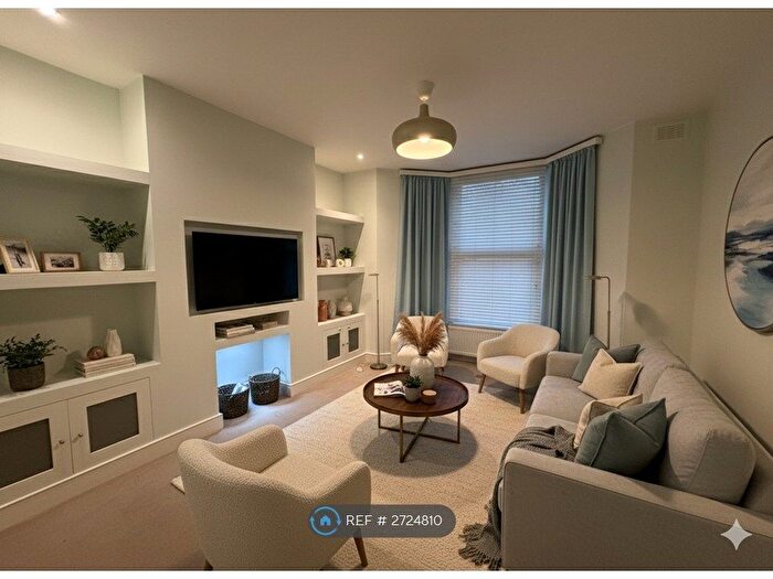 2 Bedroom Flat To Rent In Hurstbourne Road, London, SE23