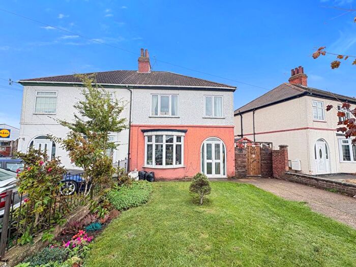 3 Bedroom Semi-Detached House For Sale In Yarborough Road, Grimsby, DN34