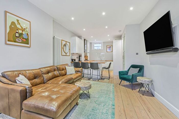 2 Bedroom Flat For Sale In Barmouth Road, Wandsworth, London, SW18