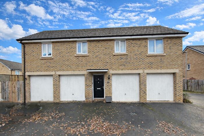 2 Bedroom Coach House For Sale In Falcon Rd, Yeovil, Somerset, BA22