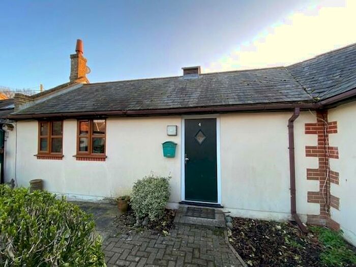 2 Bedroom Flat To Rent In Fawkham, Longfield, Kent, DA3