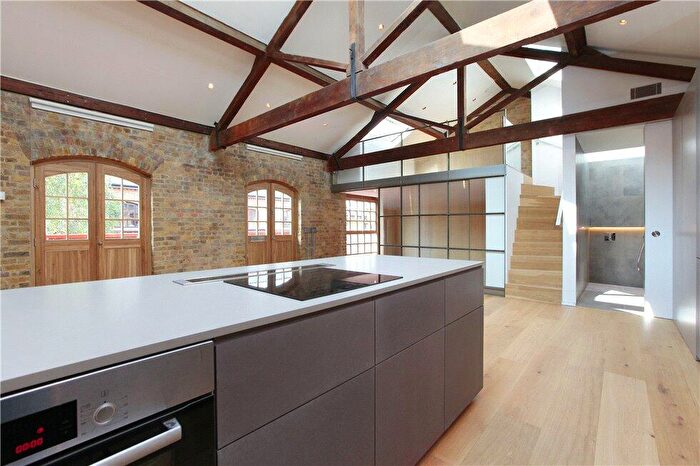 1 Bedroom Flat To Rent In Mandeville Courtyard, Battersea Park Road, Battersea, London, SW11