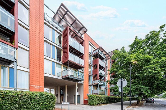2 Bedroom Flat To Rent In Osier Lane, Greenwich Millennium Village, London, SE10
