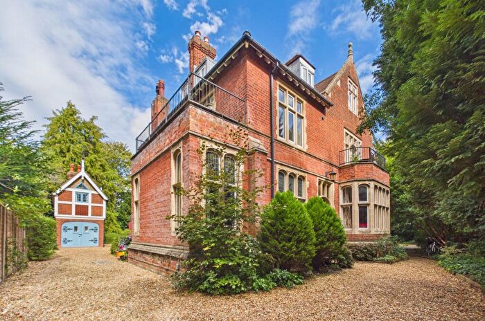1 Bedroom Flat For Sale In Flat St. Georges Court, Cambridge., CB1