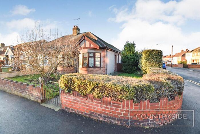 2 Bedroom Semi-Detached Bungalow For Sale In Rothbury Avenue, Rainham, RM13