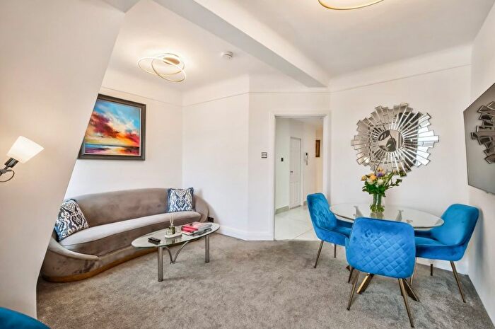 3 Bedroom Flat To Rent In Great Cumberland Place, London, W1H