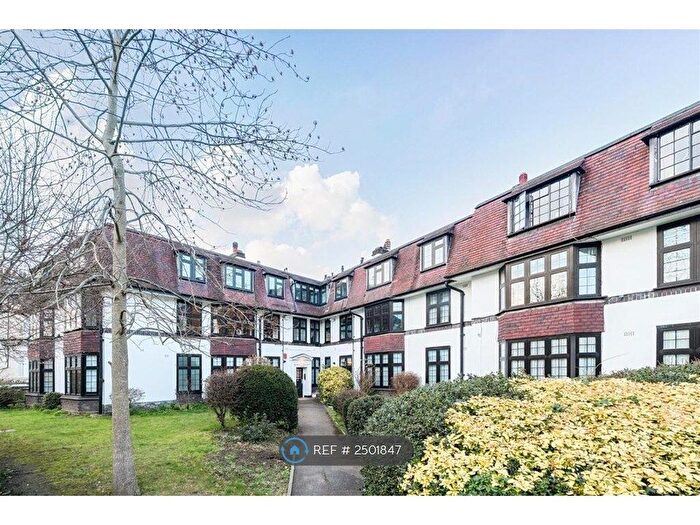 2 Bedroom Flat To Rent In Effingham Lodge, Kingston Upon Thames, KT1