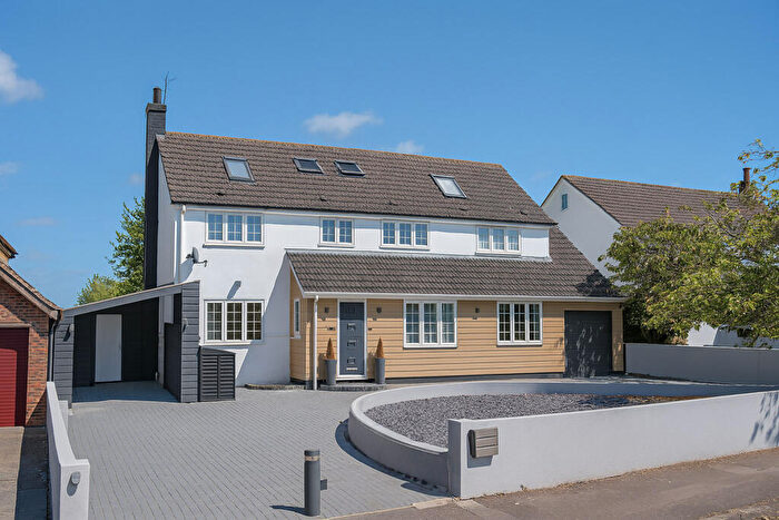 6 Bedroom Detached House To Rent In Godfrey Way, Dunmow, Essex, CM6