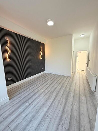 1 Bedroom Flat To Rent In Forest Glade, London, E11