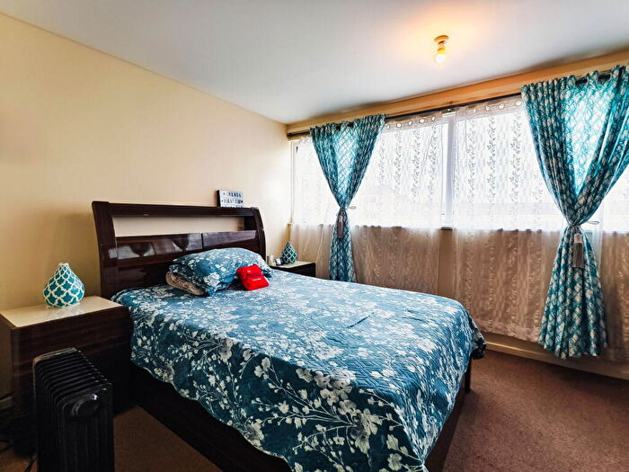 3 Bedroom Terraced House For Sale In Johnson Road, Croydon, CR0