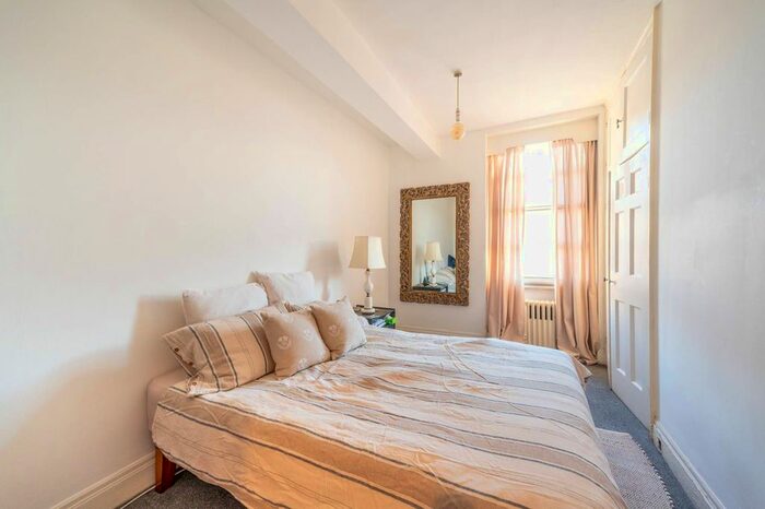 1 Bedroom Flat To Rent In Porchester Road, Notting Hill, London, W2