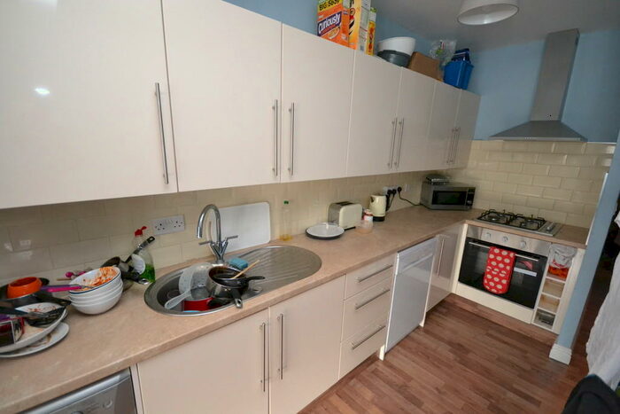 6 Bedroom Semi-Detached House To Rent In Beeston Road, Nottingham, NG7