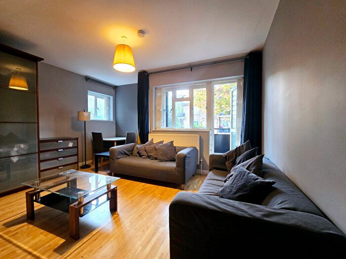 3 Bedroom Flat To Rent In County Street, London, SE1