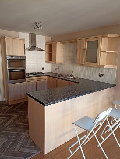 3 Bedroom Town House To Rent In Old Tolbooth Wynd, Edinburgh, EH8