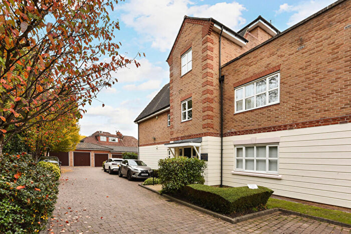 3 Bedroom Apartment For Sale In Hanbury Close, London, NW4