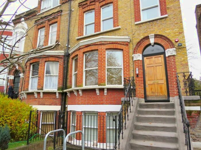 2 Bedroom Apartment To Rent In The Gardens, East Dulwich, London, SE22