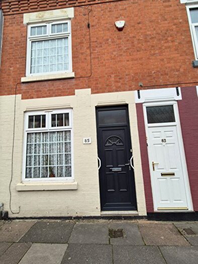 3 Bedroom Terraced House For Sale In Gipsy Road, Leicester, LE4
