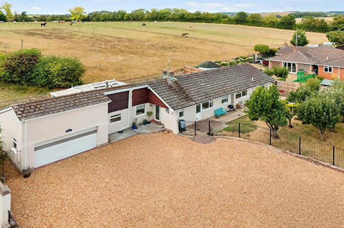 4 Bedroom Detached Bungalow For Sale In Cow Lane, Kimpton, Andover, SP11