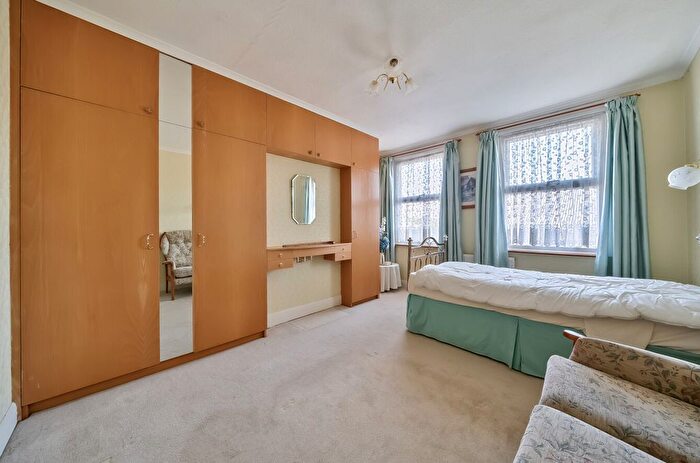 3 Bedroom Terraced House For Sale In Woldham Road, Bromley, BR2