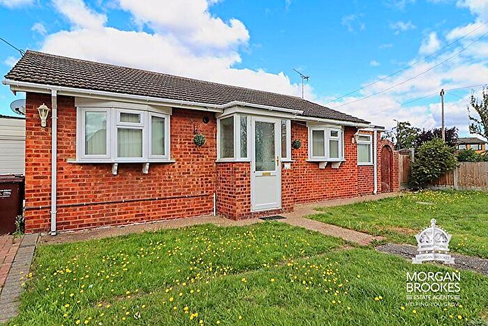 2 Bedroom Detached Bungalow To Rent In Namur Road, Canvey Island, SS8
