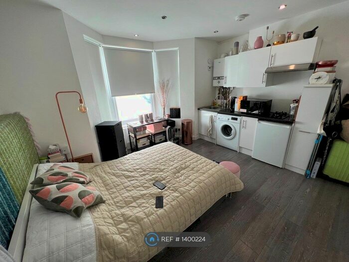 Studio To Rent In Blenheim Gardens, Wallington, SM6