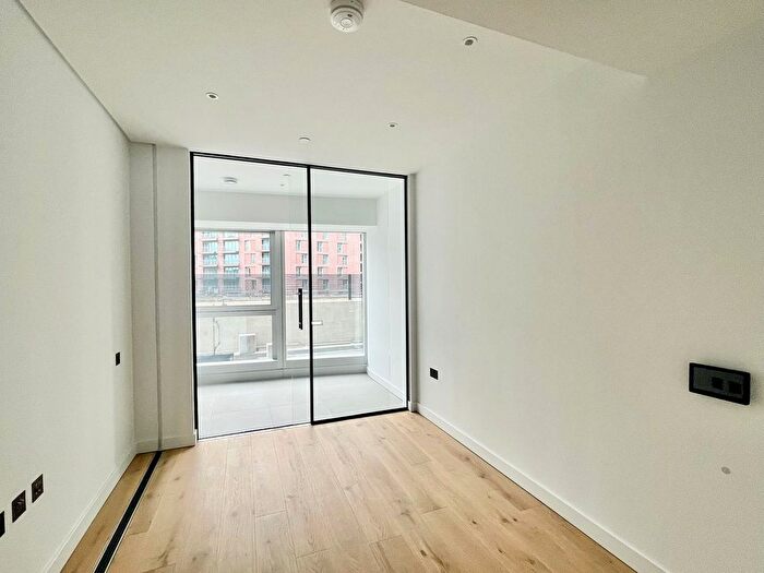 Studio To Rent In Koa Building, London, SW11