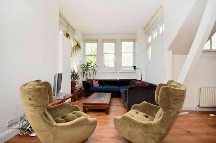 2 Bedroom Flat To Rent In College Green Court, Brixton, London, SW9