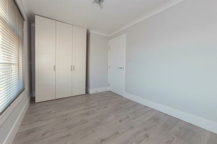 1 Bedroom Flat To Rent In Rush Court, Bedford, MK40