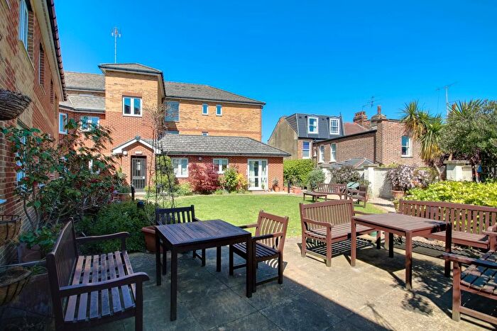 1 Bedroom Property For Sale In Bedford Road, London, N2