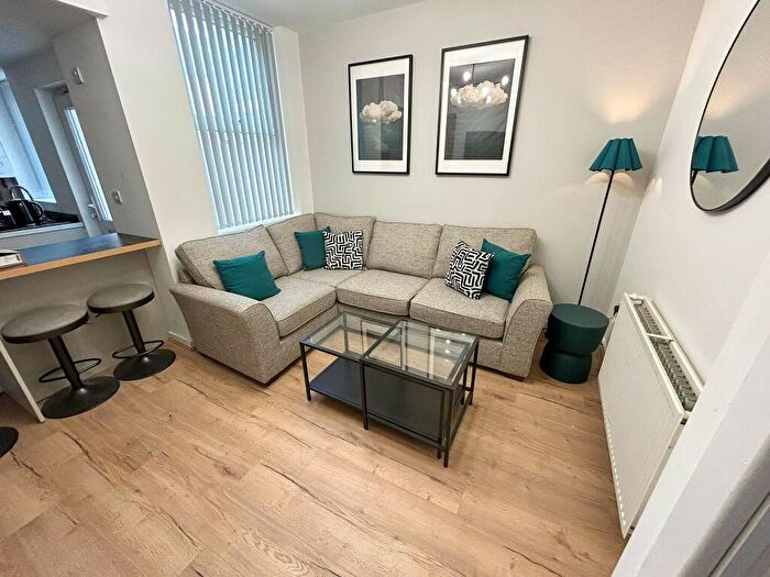 4 Bedroom Terraced House To Rent In Adelaide Road, L7