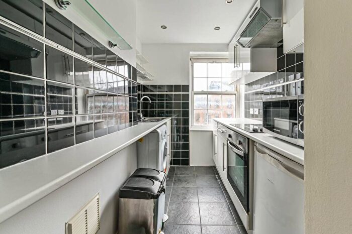 1 Bedroom Flat To Rent In Camden High Street, Camden, London, NW1