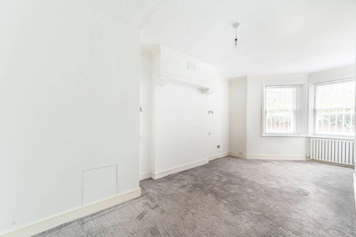 2 Bedroom Flat For Sale In Holland Park Avenue, Holland Park, London, W11