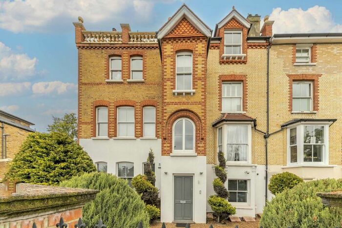 3 Bedroom Flat To Rent In Wilton Crescent, London, SW19
