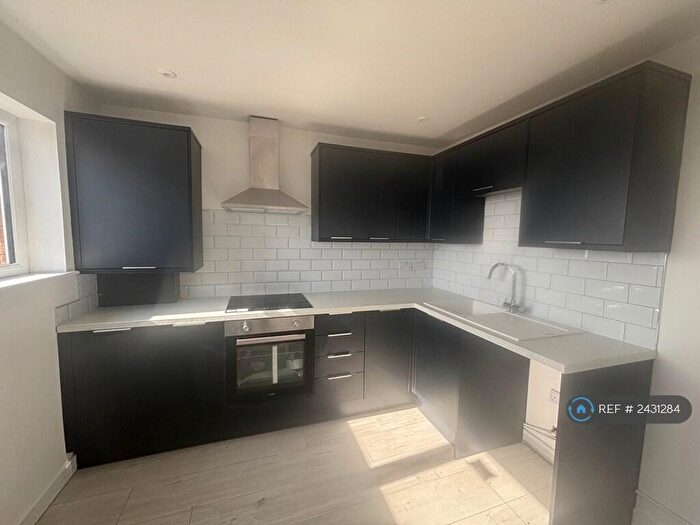 3 Bedroom Flat To Rent In Kinghorne Place, Dundee, DD3