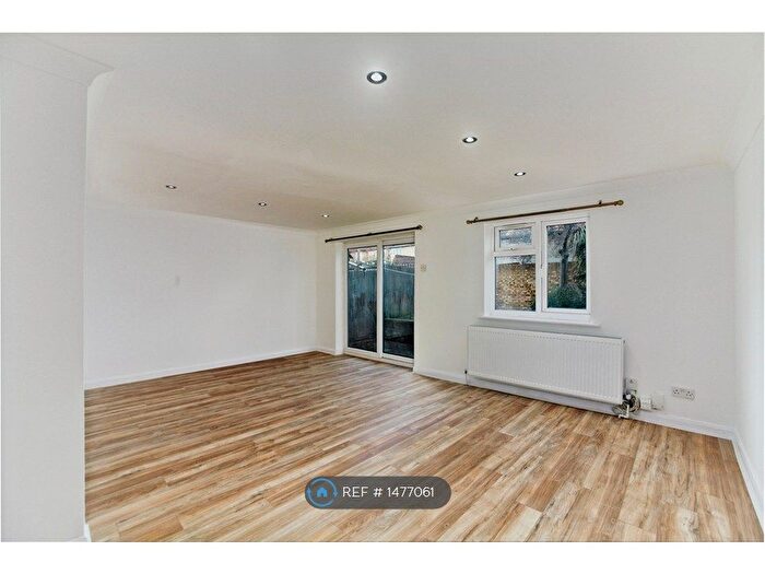 4 Bedroom Semi-Detached House To Rent In Elmhurst Avenue, Mitcham, CR4