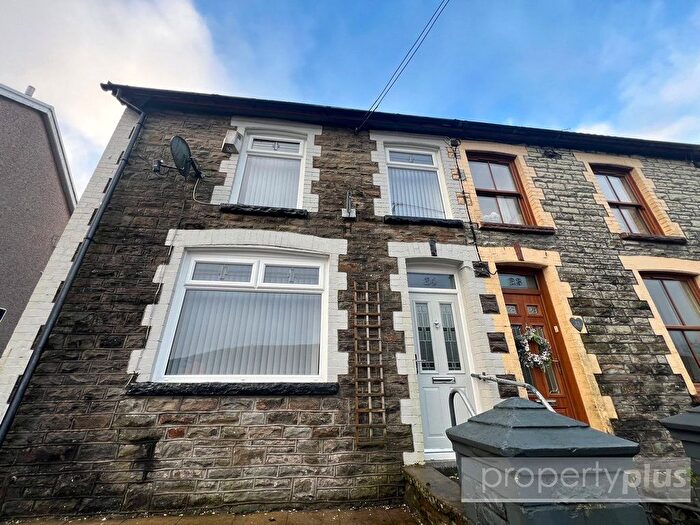 3 Bedroom End Terrace House For Sale In The Avenue, Pontygwaith, Ferndale, CF43