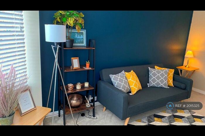 2 Bedroom Flat To Rent In The Bittoms Court, Kingston Upon Thames, KT1