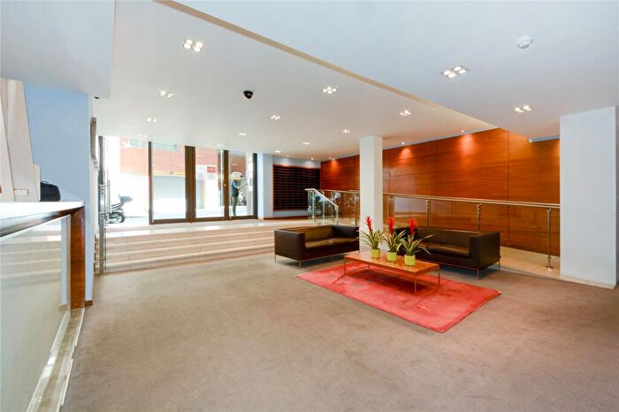 Flat To Rent In Hosier Lane, West Smithfield, EC1A